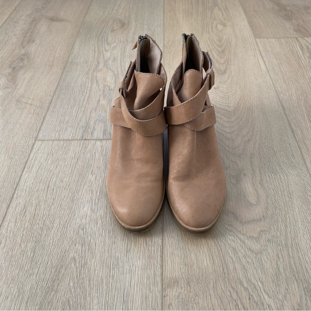 EILEEN FISHER Derby Ankle Booties Tan Wedge Heeled Booties - Picture 2 of 9